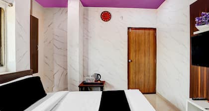 Deluxe Hotel Navjivan