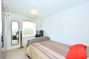 Room - Bright 1BR Flat Near Canary Wharf & Stratford (London)