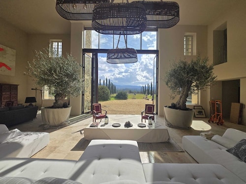 Bastide Hedone in Luberon 9bed 9bath outdoor and indoor pool 24 sleeps