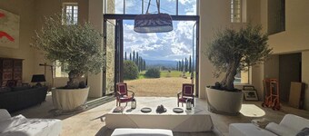 Bastide Hedone en Luberon
9ch 9 sdb piscine extérieureet  intérieure
24 couchges