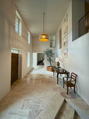 Interior - Bastide Hedone in Luberon 9bed 9bath outdoor and indoor pool 24 sleeps (Apt)