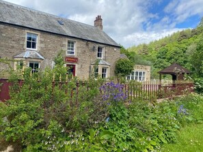 Exterior - The Elks Head (Hexham)