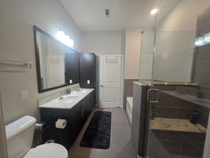 Bathroom - Cozy 2-bedroom apartment with AC in enjoyable Buckhead Atlanta neighborhood. (Atlanta)