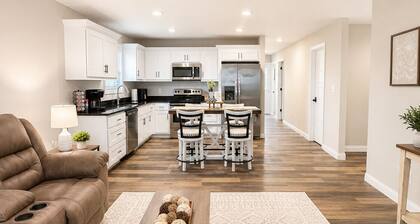 A Shelby Getaway ~ 3BR/2BA Home ~ Superb Location!