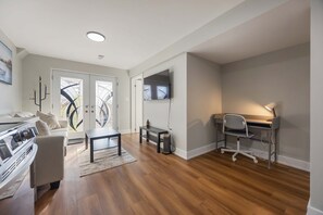 Interior - Cozy 2BD Walkout Basement Suite Near Transit & Downtown Toronto (Toronto)