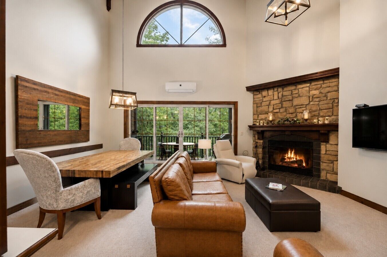 TV, fireplace, stereo