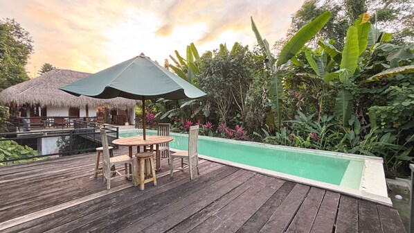 Luxury-Villa, 1 Schlafzimmer, eigenes Bad, Talblick | Speisen im Freien