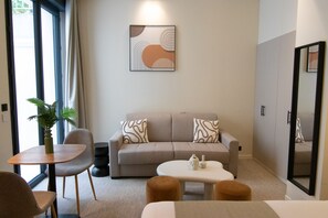Living area - Suite-Family-Wet room-City view (Boulogne-Billancourt)