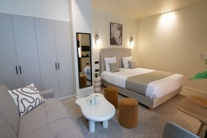 Room - Suite-Family-Wet room-City view (Boulogne-Billancourt)