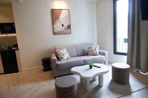 Living area - Apartment-Deluxe-Wet room-City view (Boulogne-Billancourt)