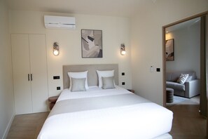Room - Apartment-Deluxe-Wet room-City view (Boulogne-Billancourt)