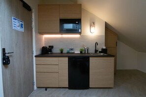 Private kitchen - Studio-Family-Wet room-City view (Boulogne-Billancourt)