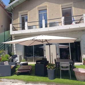 Outdoor dining - 3-bedroom house in Nice, a stone's throw from the beach (Nice)