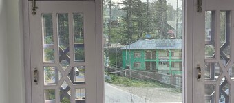 Khen Pahar Restaurant and Stay Inn Hotel