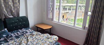 Khen Pahar Restaurant and Stay Inn Hotel