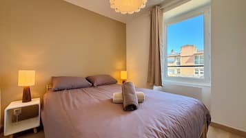 WiFi, bed sheets