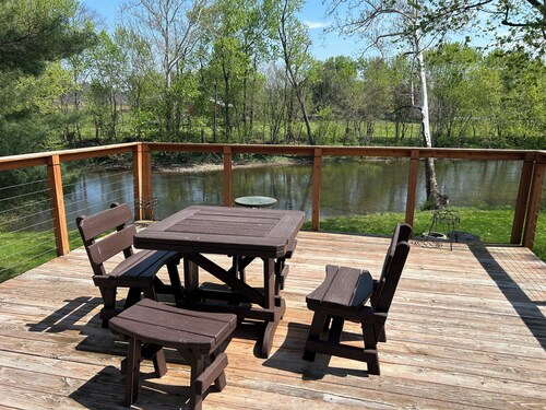 Linton Lodge on Sherman's Creek 2-bedroom cabin in enjoyable Duncannon with AC