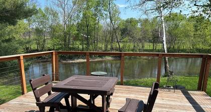 Linton Lodge on Sherman's Creek 2-bedroom cabin in enjoyable Duncannon with AC