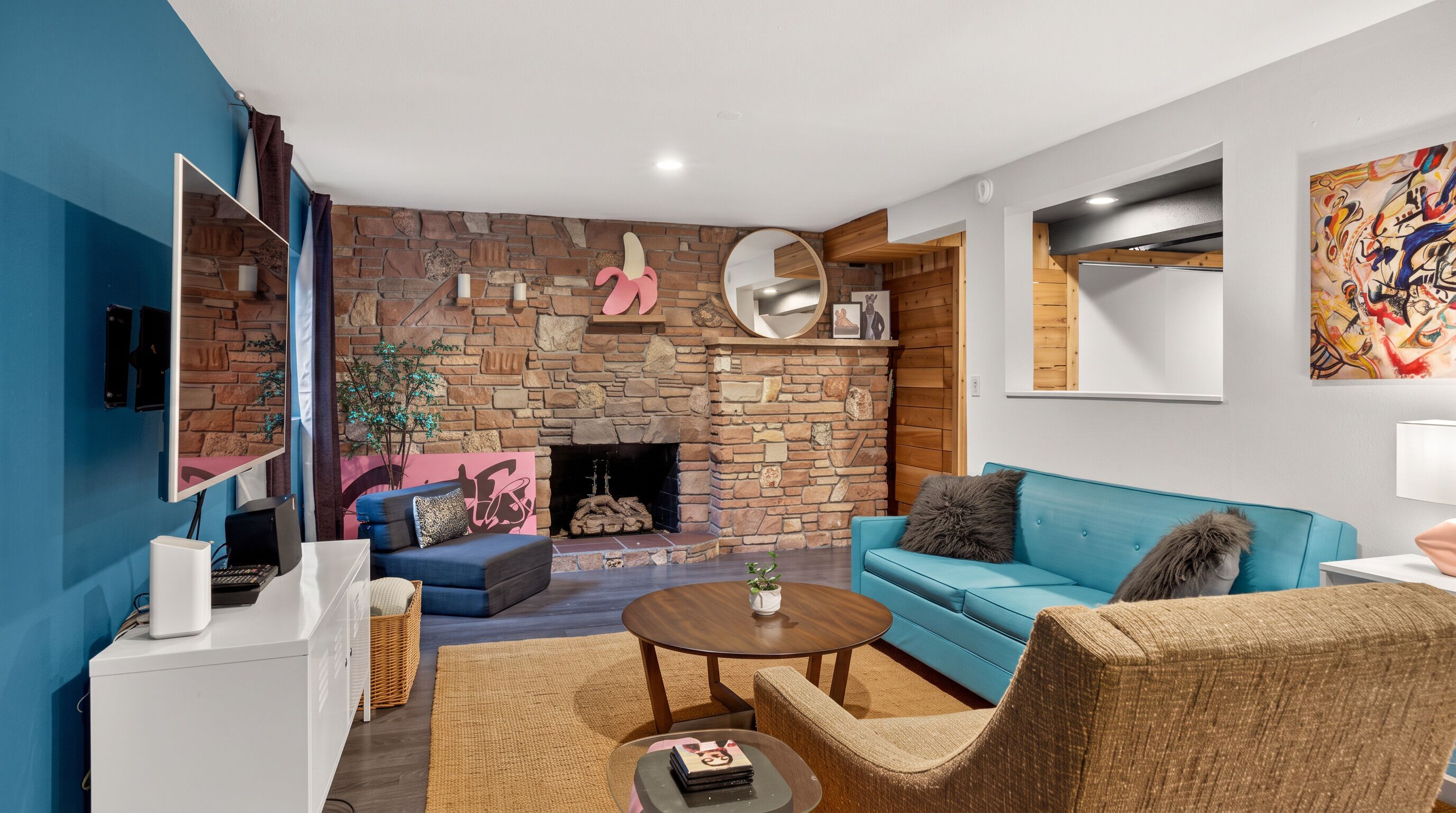 TV, fireplace, stereo