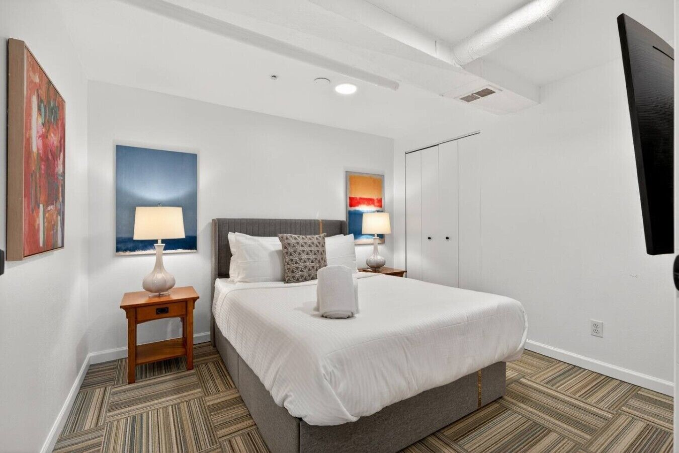 Iron/ironing board, WiFi, bed sheets
