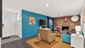 Unclassified image, 3 of 12, button - Deluxe West Seattle Apartment | Sleeps 6 | FIFA (Seattle)