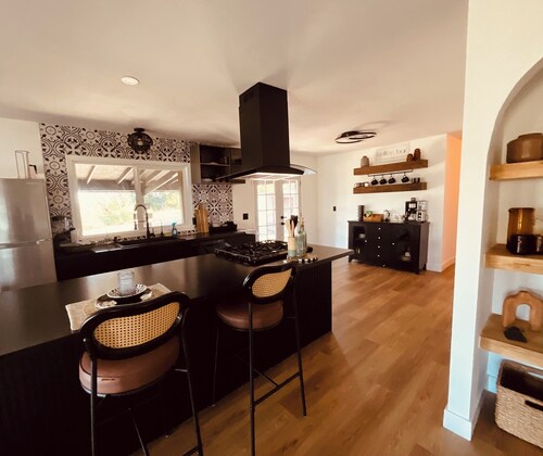 Cozy 3-bedroom cabin in charming North Fork with AC