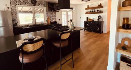 Cozy 3-bedroom cabin in charming North Fork with AC