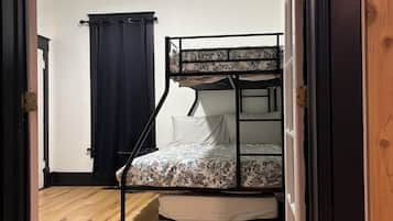 2 bedrooms, desk, WiFi (free), bed sheets