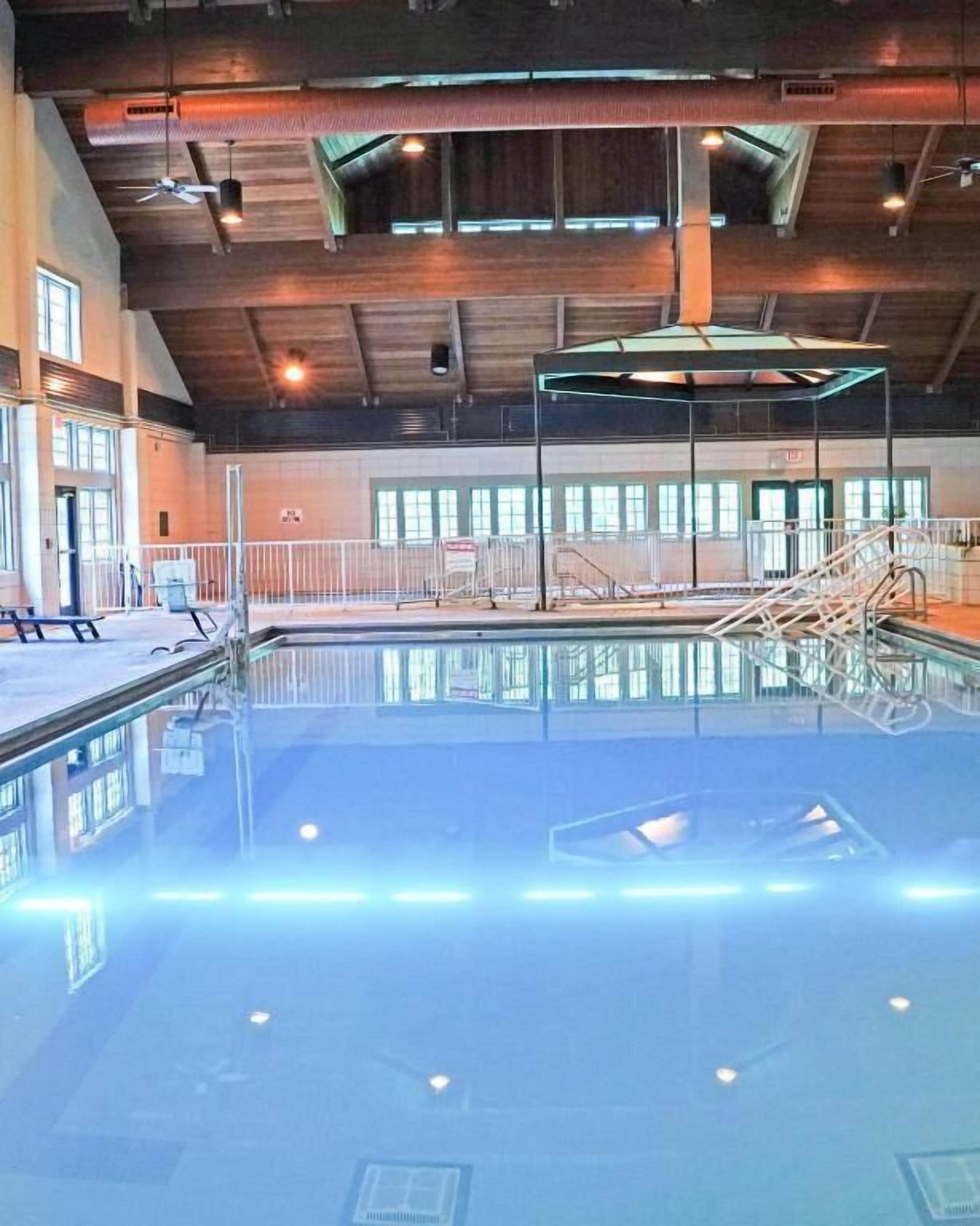 Innendørsbasseng