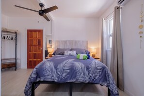 1 habitación, tabla de planchar con plancha, wifi y ropa de cama 