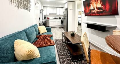 Stylish Berwyn Retreat - 15 Min to Midway - Easy Access to Chicago