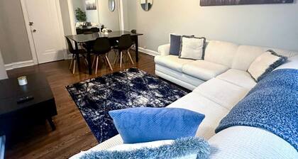 Cozy and Stylish Oak Park Apartment - Easy Access to Chicago and Airport