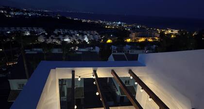 Casa Feliz - Cosy Penthouse with AC & WiFi