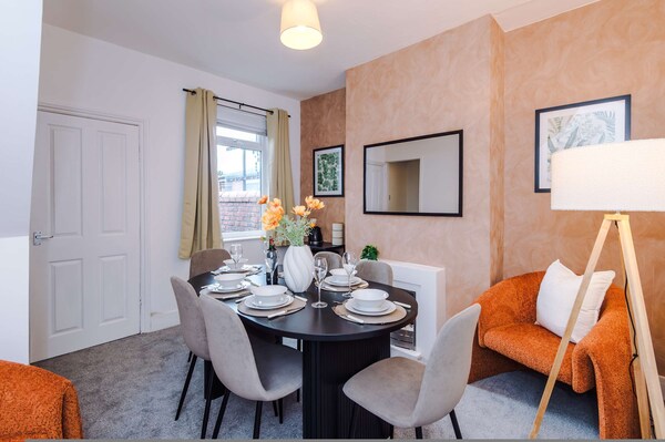 Central 2 Bed In Wrexham Sleeps 6 With Parking - Wrexham