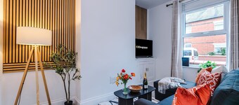 Central 2 Bed in Wrexham Sleeps 6 With Parking