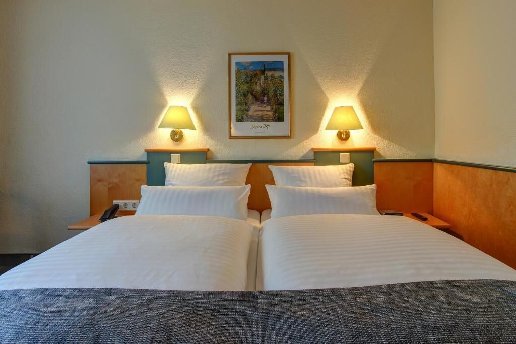 Standard Twin Room | In-room safe, desk, iron/ironing board, free WiFi