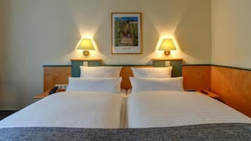 Standard Twin Room | In-room safe, desk, iron/ironing board, free WiFi