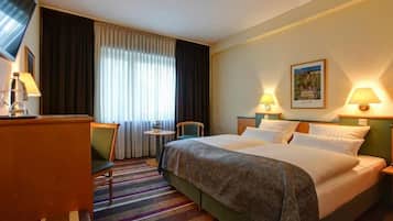 Standard Twin Room | In-room safe, desk, iron/ironing board, free WiFi