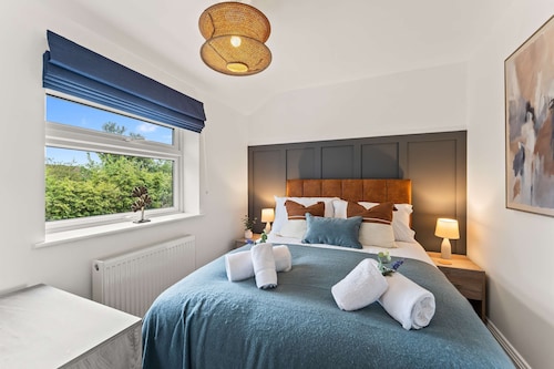 Modern Northwich 3 Bed Sleeps 6 With Free Parking