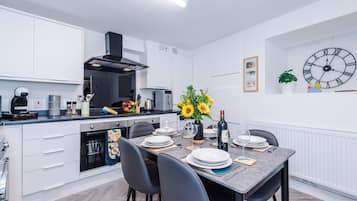 House | 6 bedrooms, Internet