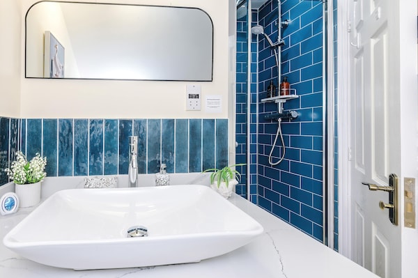 Spacious Modern 4 Bed In Northwich Free Parking - Northwich