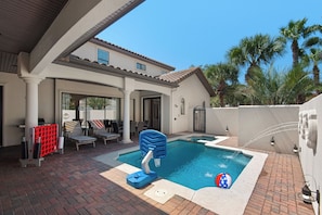 A backyard with a swimming pool, a basketball hoop, and a patio area with chairs and a table. - 6 Bedroom Home with Pool 10 minute Walk To Beach (Miramar Beach)