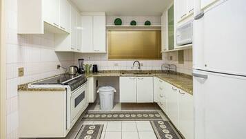 Fridge, microwave, stovetop, cookware/dishes/utensils