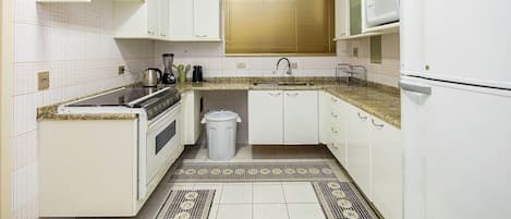 Fridge, microwave, stovetop, cookware/dishes/utensils