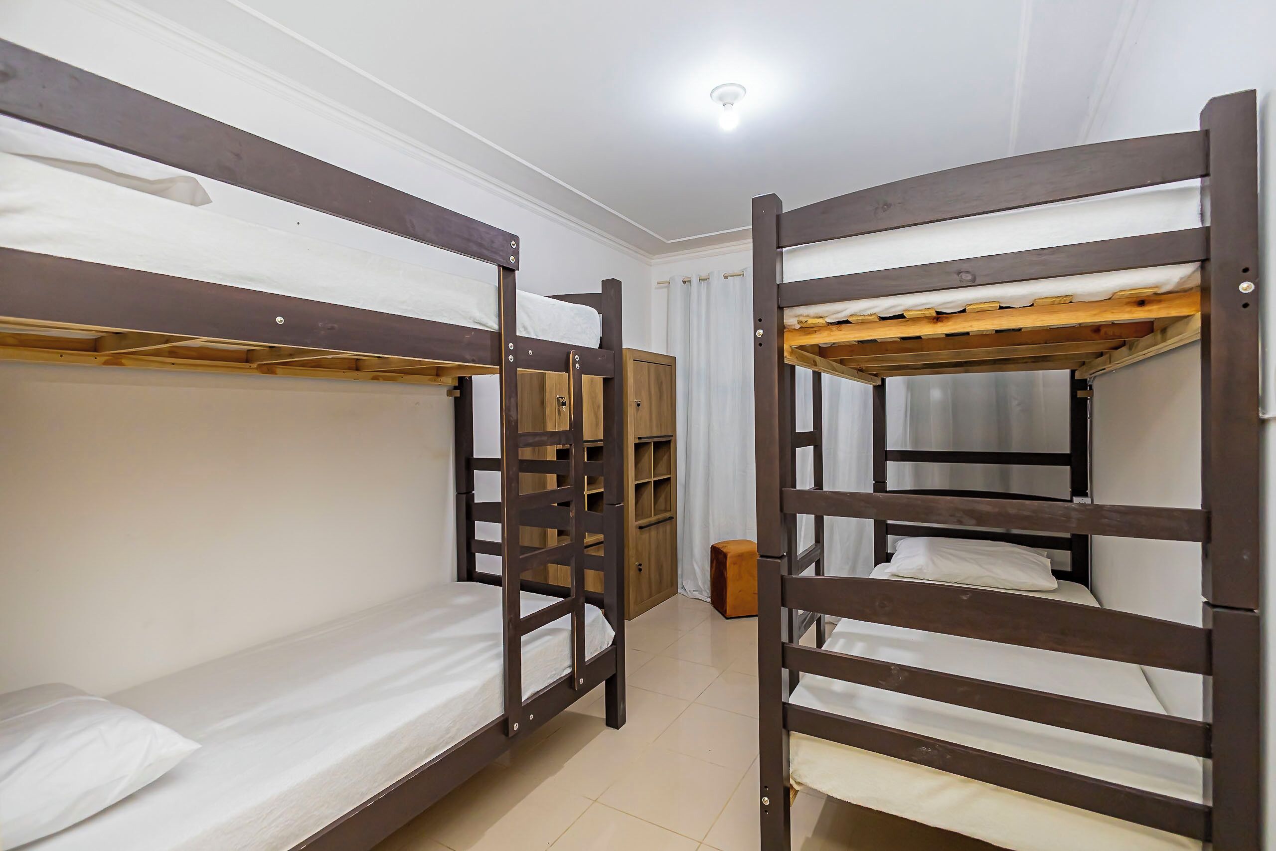 Dormitorio condiviso, balcone | Ferro/asse da stiro, Wi-Fi gratuito