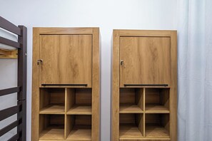 Dormitori compartit, balcó | Interior