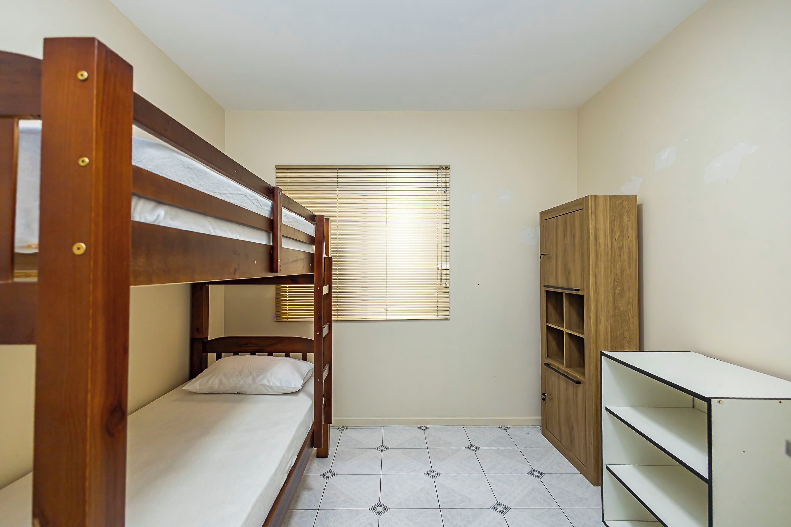 Dormitorio condiviso, balcone | Ferro/asse da stiro, Wi-Fi gratuito