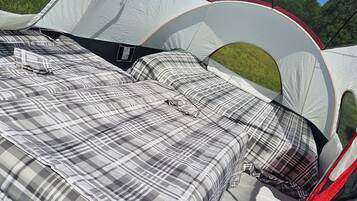 5 bedrooms, internet, bed sheets