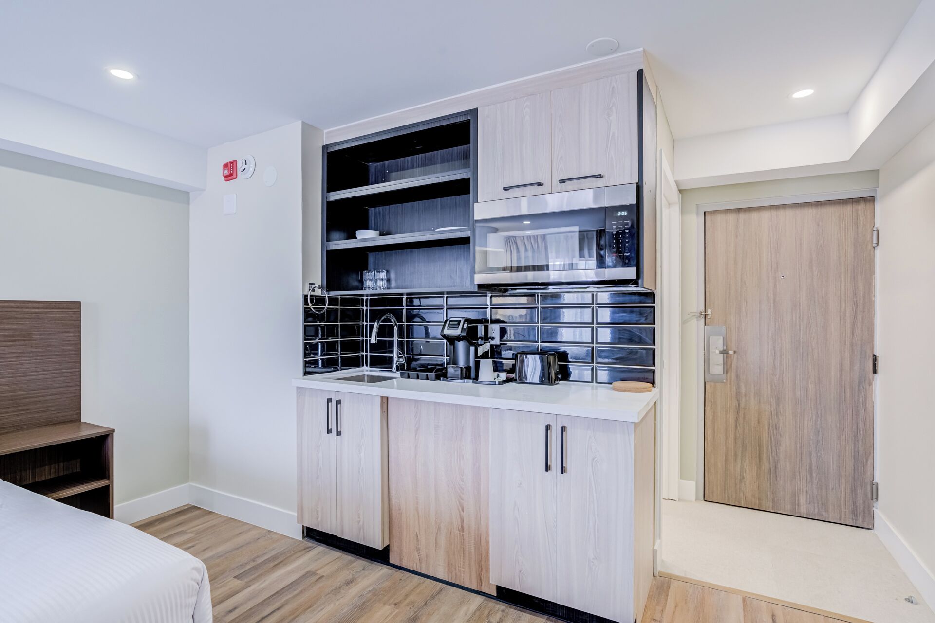Desk, laptop workspace, iron/ironing board, WiFi (free)