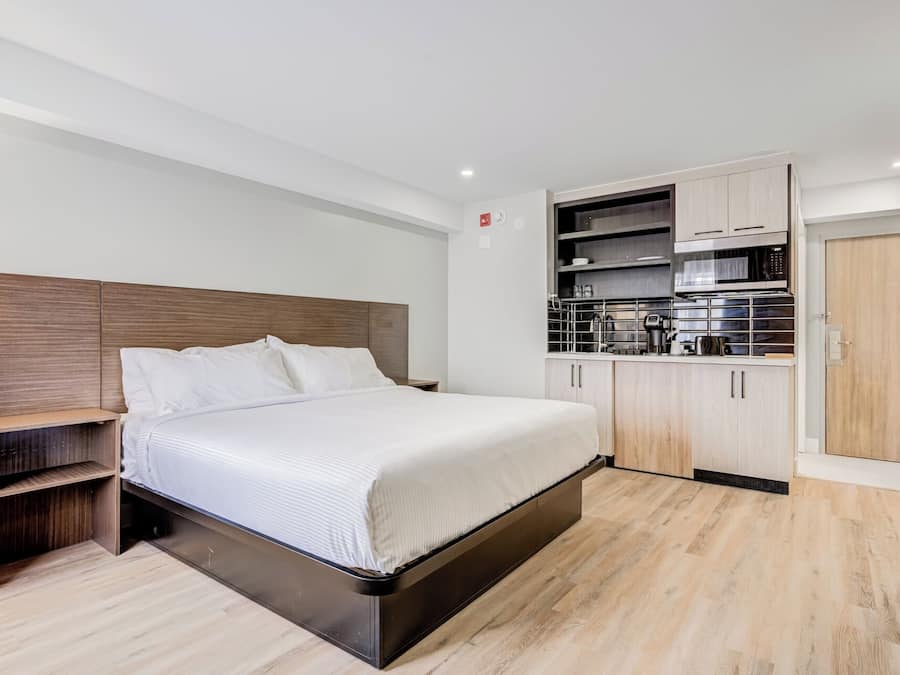 Basic Single Room | Desk, laptop workspace, iron/ironing board, WiFi (free)